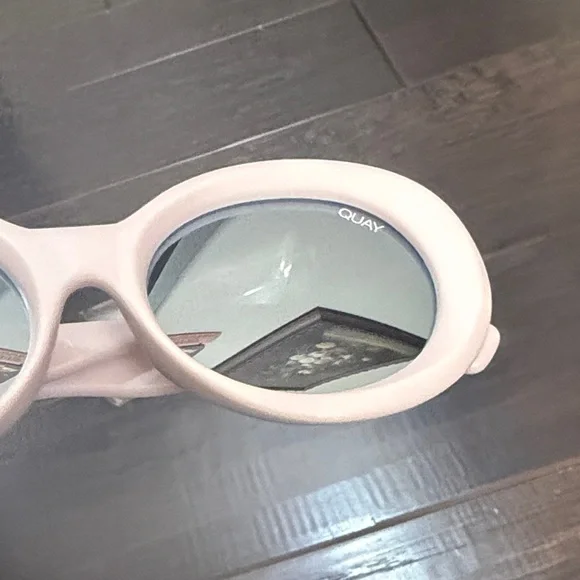 Quay Sunglasses Pink Round Mirror - Picture 4 of 8